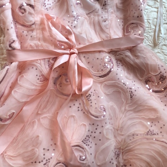 Dress - Picture 2 of 3